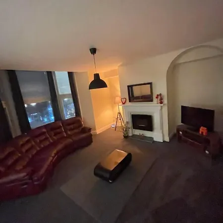 Centre. Spacious Apartment. Ideal Location. Daire
