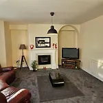 Apartamento Centre. Spacious Apartment. Ideal Location.