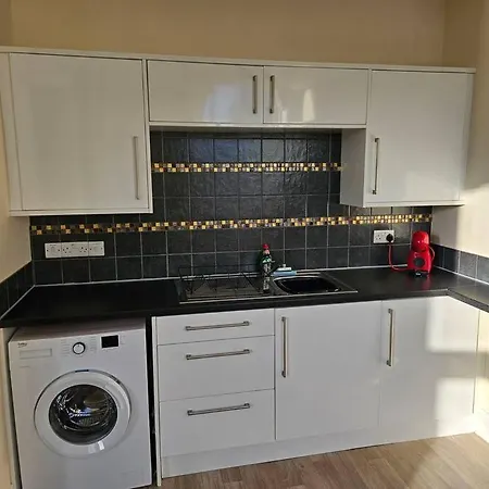 Apartment Centre. Spacious Apartment. Ideal Location.